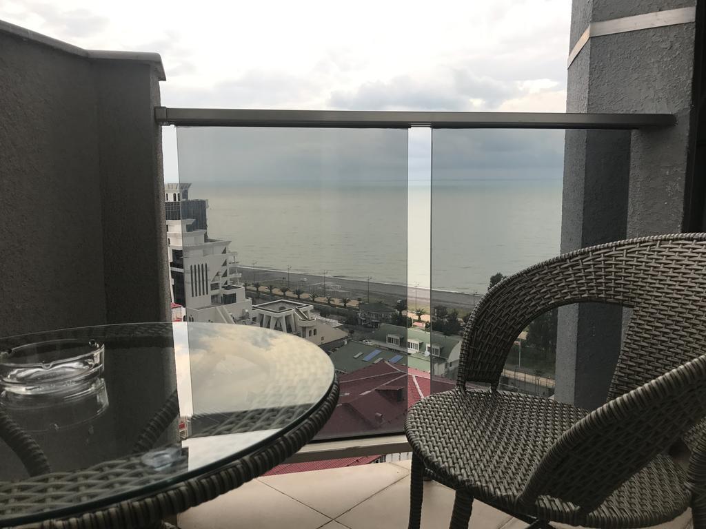 Selfie Appartement Batoemi Buitenkant foto